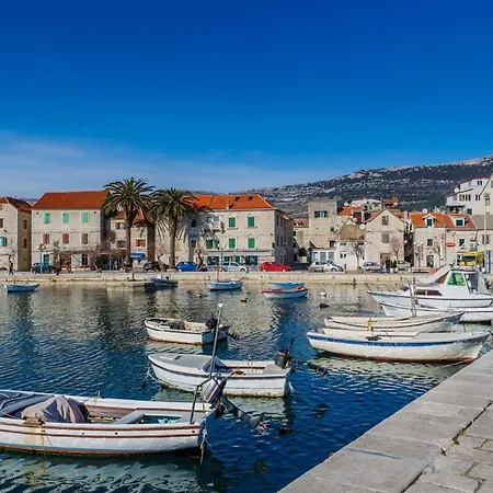 Apartment A1 - Spacious On The Seafront With Terrace Kaštela