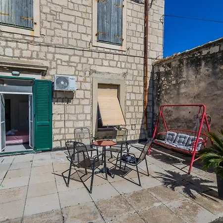 A1 - Spacious On The Seafront With Terrace * Kastela