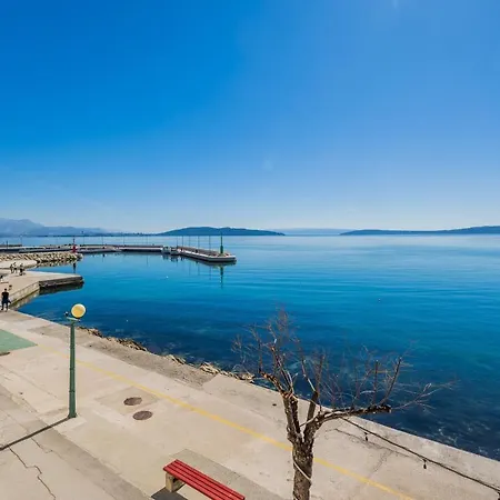 A1 - Spacious On The Seafront With Terrace Kastela
