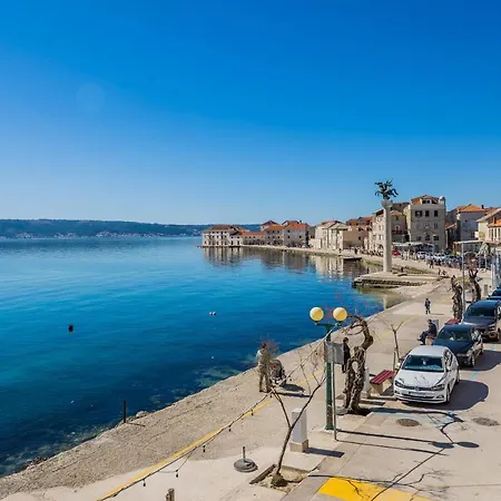 Apartment A1 - Spacious On The Seafront With Terrace *