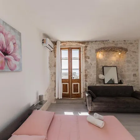 Apartment A1 - Spacious On The Seafront With Terrace