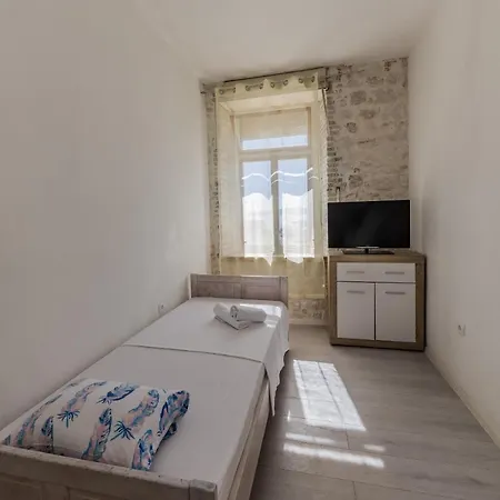 A 1 - Spacious On The Seafront With Terrace *