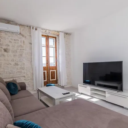 A 1 - Spacious On The Seafront With Terrace *